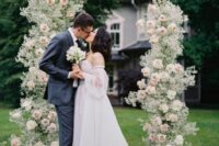 31 a delicate and beautiful wedding arch covered with white baby’s breath and blush and white roses is a romantic idea for a spring or summer wedding