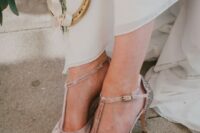 33 vintage glam wedding shoes in blush velvet with glitter backs and T-straps look very stylish and chic