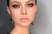 34 a catchy and bold wedding makeup with a glossy nude lip, brownish pink smokeyes and lash extensions and a touch of blush