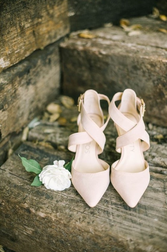 neutral criss cross strap wedding shoes will be a nice match to many summer bridal looks