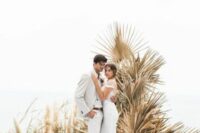 43 a neutral wedding altar composed of dried fronds and pampas grass is a lovely idea for a boho wedding