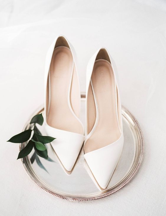 ultra-minimalist pointed white wedding shoes with geometric design will be a nice idea for a minimalist bride