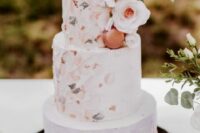 55 a blush fault line wedding cake with painted pink blooms, coral macarons, white blooms and greenery for a summer wedding