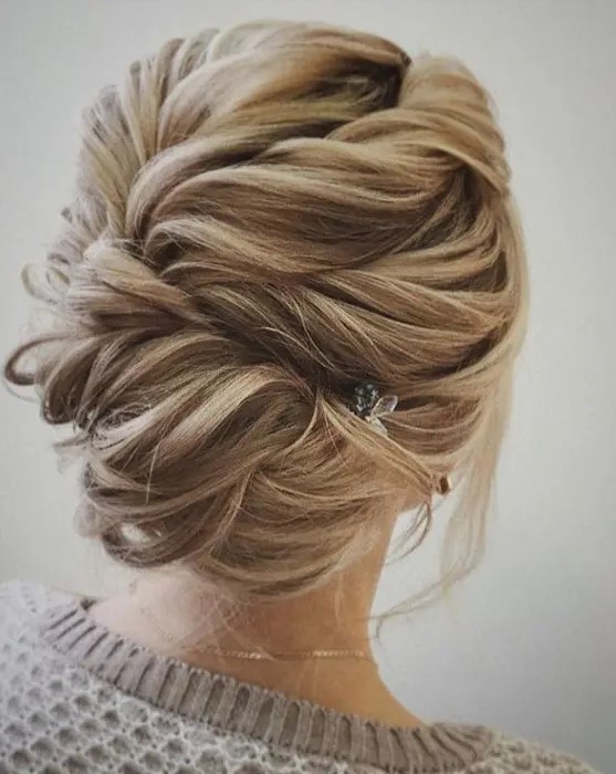 a loose twisted updo with a cool texture and a small hairpiece on the side plus some locks down is a chic idea