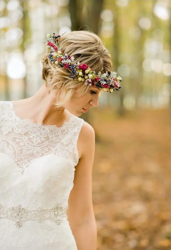 short wavy hair with a floral crown inspired by the fall, with berries and succulents