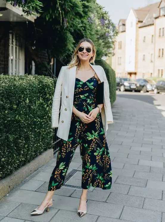 54 Chic Wedding Guest Outfits With Pants - Weddingomania