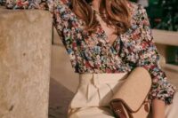 33 a bold floral wrap blouse with short sleeves, creamy high-waisted pants and a small bag are a cool combo for a casual summer wedding