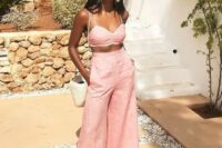 48 a tropical wedding outfit with a pink linen suit, a crop top and wideleg pants, a white bag and statement earrings