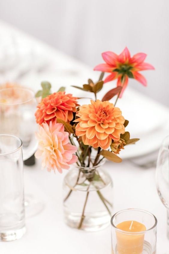 a bold fall wedding centerpiece of pink, blush and orange dahlias is a cool idea for a modern fall wedding