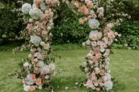 a simple yet gorgeous summer arch