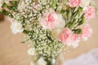 a lovely wedding centerpiece in pastel tones