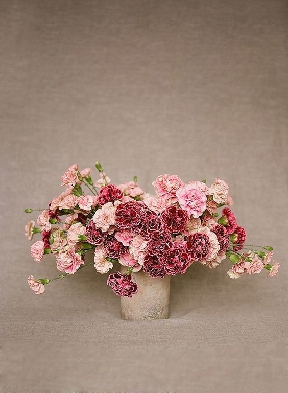 an eye-catchy wedding centerpiece of pink and burgundy carnations is a lovely idea for a wedding