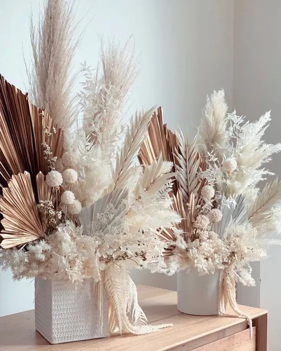 gorgeous wedding centerpieces of dried fronds, pampas grass and leaves, dried seed pods look very chic and are gorgeous for a modern wedding