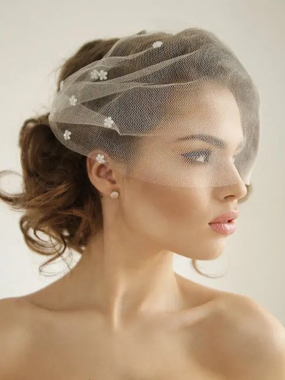 a mini veil with bright sequin florals is a pretty and chic idea for a modern bride