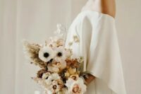 a lovely bride’s look with a pastel wedding bouquet