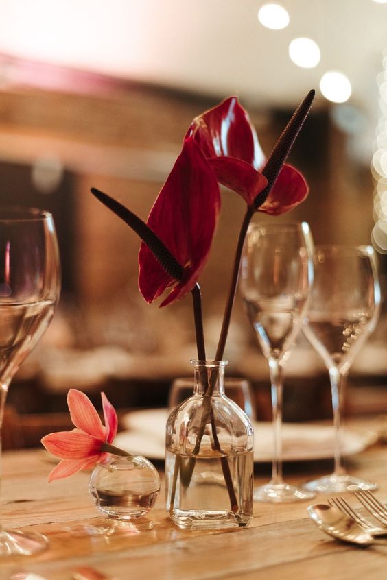 a bold wedding centerpiece of burgundy anthuriums is a cool idea for a bold and catchy wedding