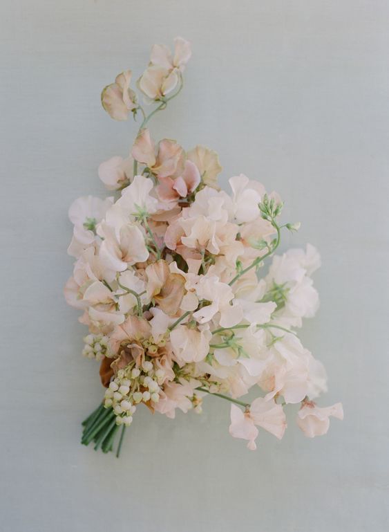 a lovely and delicate wedding bouquet of blush swete peas and berries is a fantastic idea for a spring or summer wedding