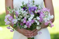 a simple and modern wedding bouquet of pink, purple and white sweet peas is a cool solution for a modern bride