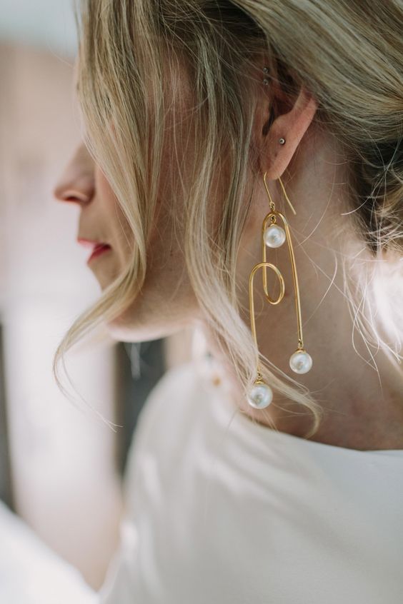 a statement mono earring of gold with pearls will make your modern or minimalist bridal look unforgettable