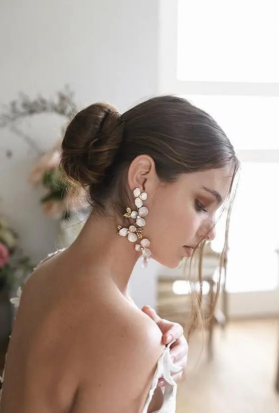 gorgeous statement flower earrings in blush and gold will make a super refined statement in your bridal look and will catch all the eyes