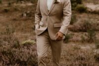03 a beige pantsuit, a white shirt, a white tie and sneakers are a stylish modern solution for a groom’s look