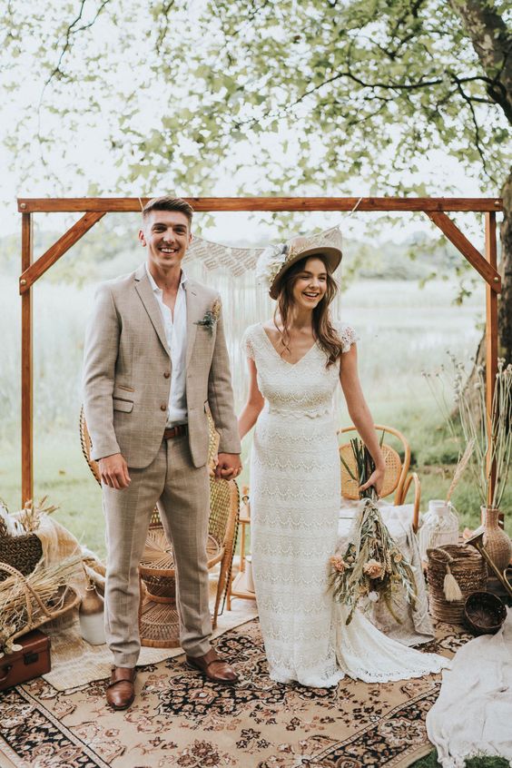 a greige plaid pantsuit, a white shirt, brown shoes are a lovely combo for a boho wedding, this is a relaxed and cool look