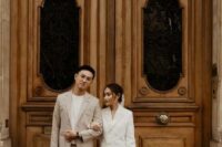 14 a minimalist groom’s look with a tan pantsuit, a white t-shirt and white sneakers is a lovely idea for a neutral wedding