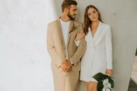 16 a minimalist groom’s outfit with a tan pantsuit, a white t-shirt and white sneakers is effortlessly chic and cool