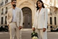 21 a neutral groom’s look with a tan pantsuit, a white shirt and white sneakers is a great idea for a neutral wedding