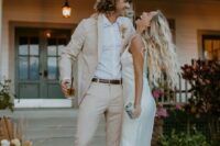 35 a tan pantsuit, a white shirt, white sneakers and a brown belt are super cool for a relaxed modern groom’s look