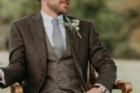 39 a stylish groom’s look with a brown three-piece pantsuit, a white shirt, a grey tie and a boutonniere is amazing for the fall