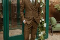 43 an elegant fall groom’s look with a brown three-piece pantsuit, a white shirt, a green tie and brown boots