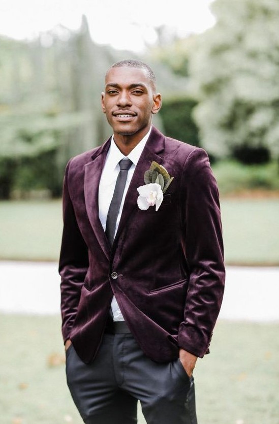 a bold look with a purple velvet blazer, a black tie, black pants and a white shirt for a fall or winter wedding