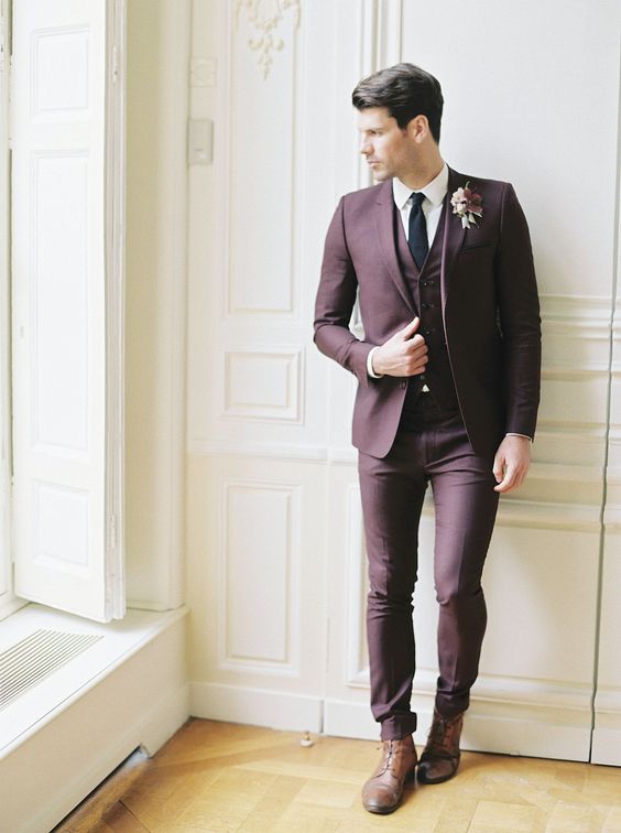 a chic and modern groom's look with a purple three-piece suit, a white shirt, a black tie and brown shoes