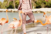 a pink three-piece groom’s suit is a creative solution for a tropical beach wedding