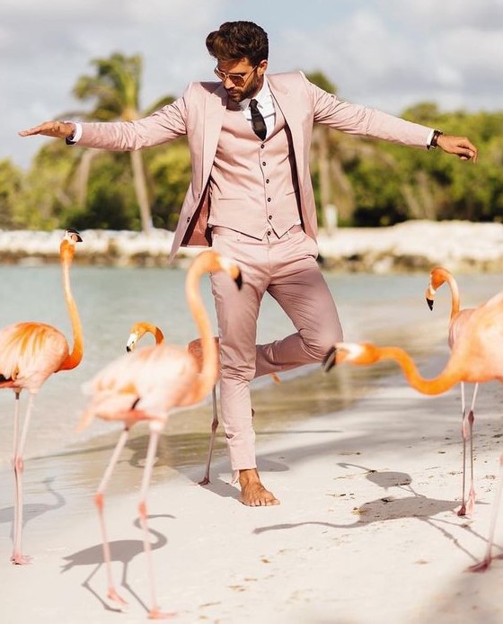 a pink three-piece groom's suit is a creative solution for a tropical beach wedding