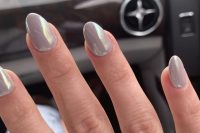 grey chrome nails of an almond shape is one of the fall brides’ favorites, they look lovely and shiny