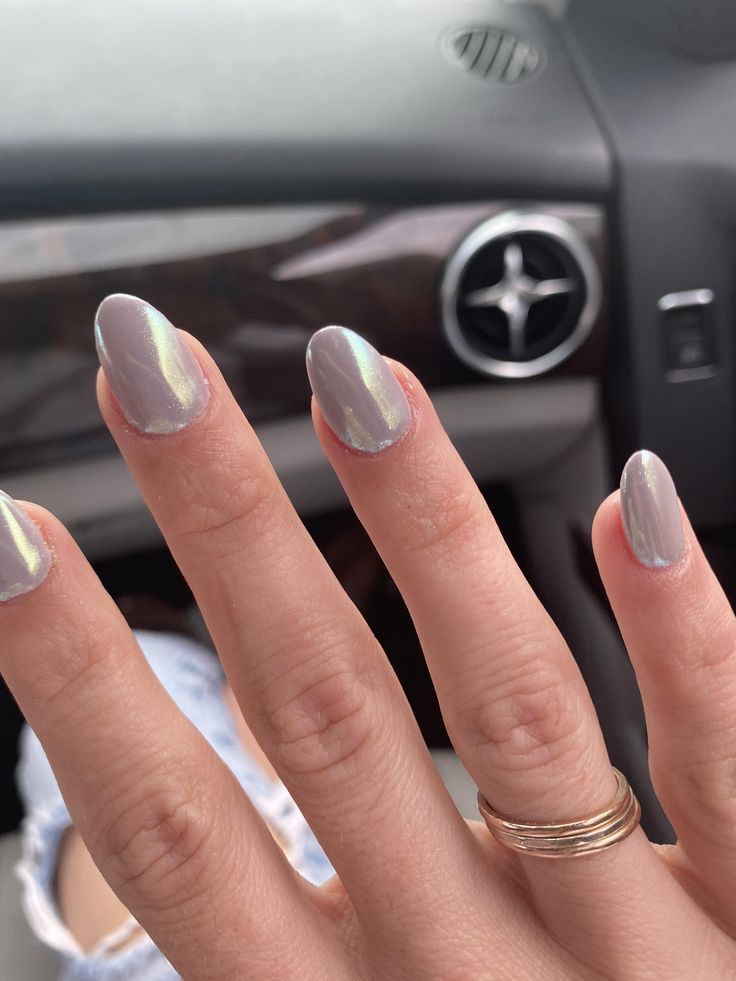grey chrome nails of an almond shape is one of the fall brides' favorites, they look lovely and shiny
