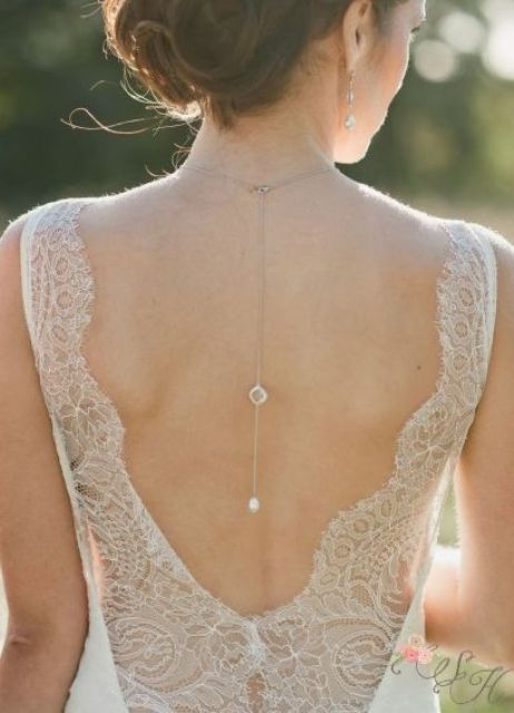 a back lariat necklace with a moonstone and a pearl is a catchy idea and a chic way to accent your open back