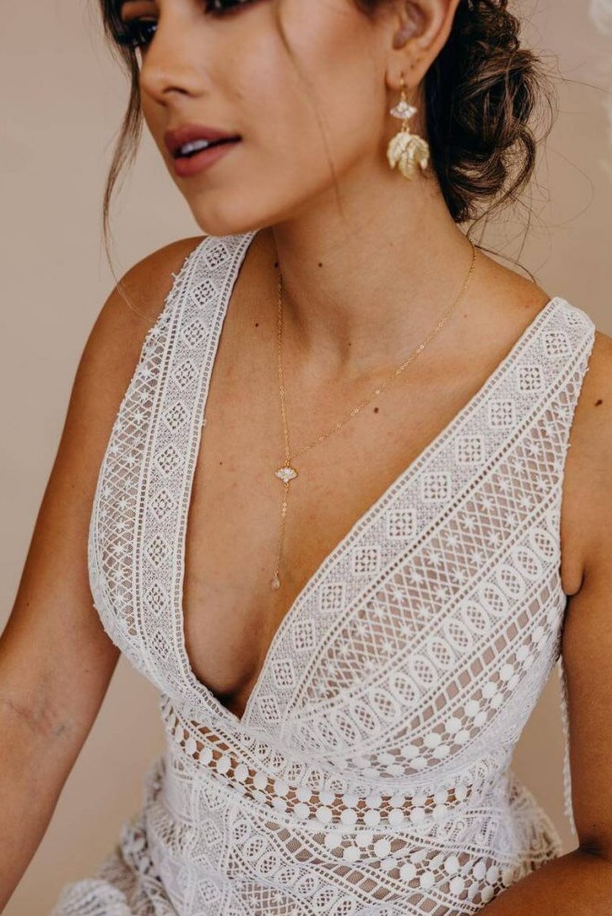 a lovely boho bridal look with a delicate gold lariat necklace, with two pendants and statement earrings