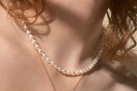 layered necklaces – a baroque pearl one and a delicate gold chain with a pink pendant for a very feminine and delicate look