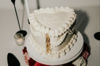07 a white heart-shaped lambeth wedding cake with calligraphy is a lovely idea for a modern glam wedding