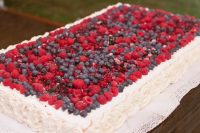 22 a large sheet wedding cake topped with fresh berries is a cool idea for a casual or just more relaxed summer wedding