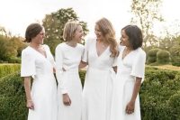 17 minimalist white midi bridesmaid dresses with short sleeves and V-necklines plus white and nude shoes for a minimal wedding