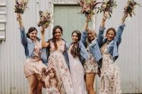 30 mismatching floral blush dresses and blue denim jackets for the bridal party are great for a boho wedding