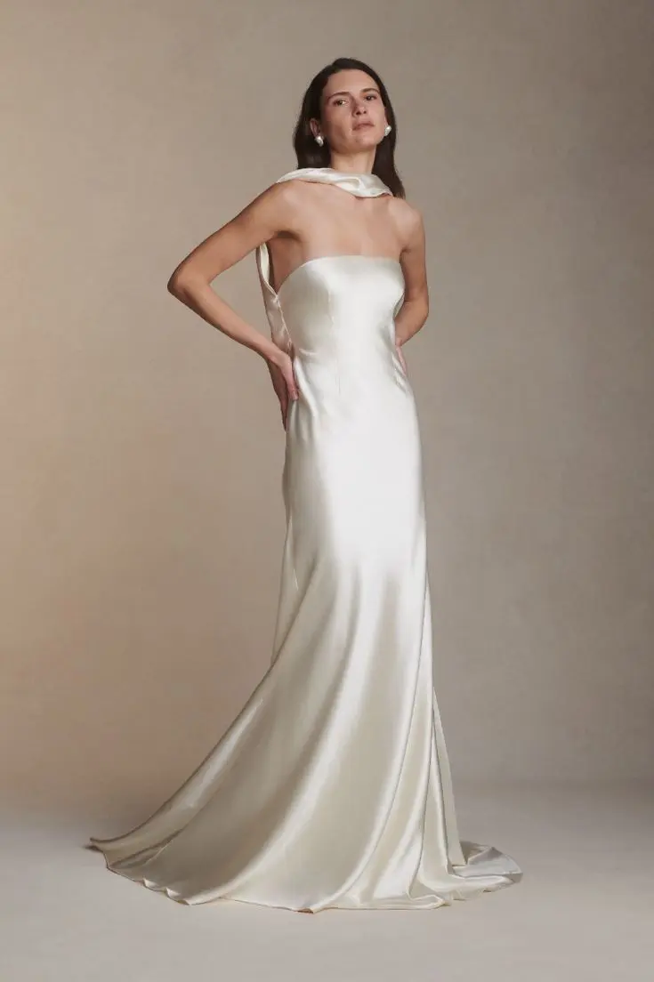 a strapless silk wedding dress and a matching scarf for a timelessly elegant and chic bridal look