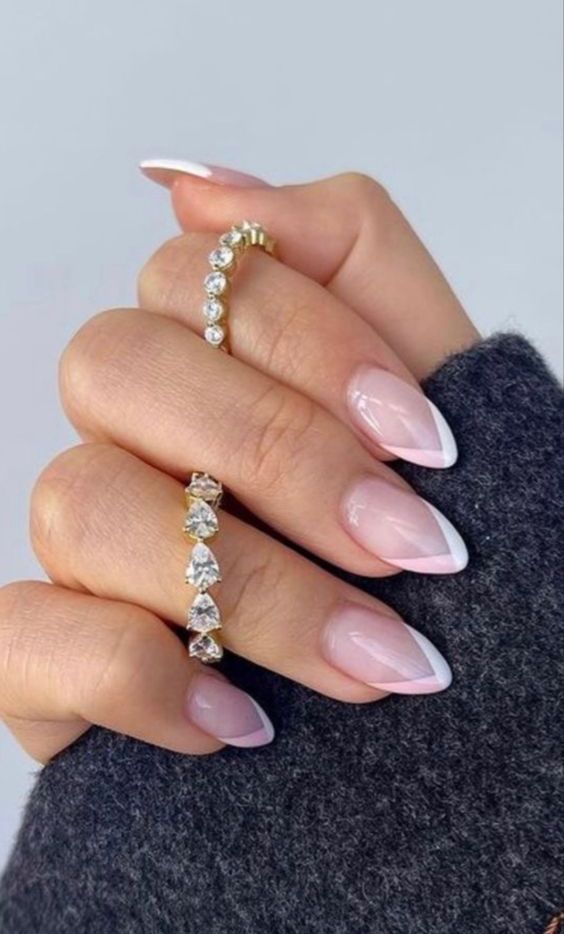a beautiful and modern version of a classic French manicure with tips done in pink and white is a very delicate and modern idea