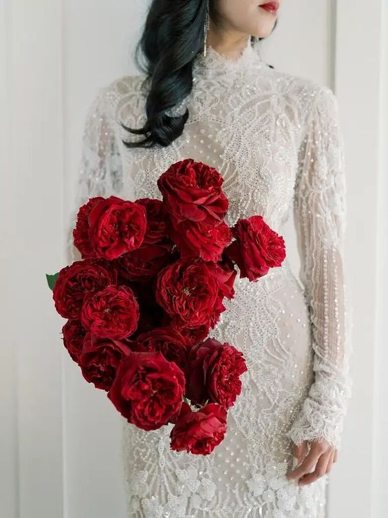 a fantastic burgundy rose wedding bouquet is timeless classics for every kind of wedding, its color is amazing