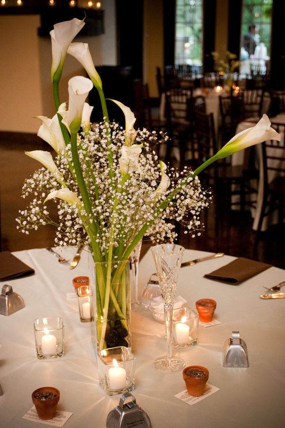 a modern wedding centerpiece of baby’s breath and callas is a stylish and chic idea for a modern neutral wedding