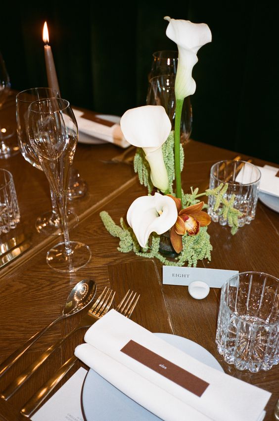 an ikebana wedding centerpiece of white callas, green amaranthus and an orchid is a creative idea for a modern wedding